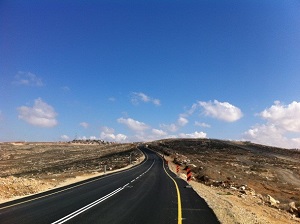 ביצוע פיזור אספלט מציר 53 עד 109.5